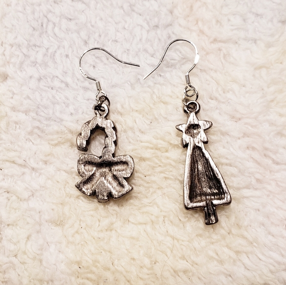 Made By Me OOAK Upcycled Vintage Painted Enamel Christmas Earrings - Picture 8 of 9